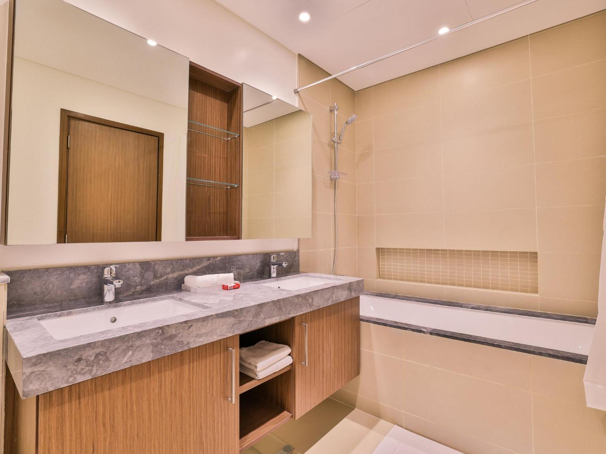 Luxurious Apartments Dubai Marina Views Pool Gym By Sojo Stay Екстериор снимка