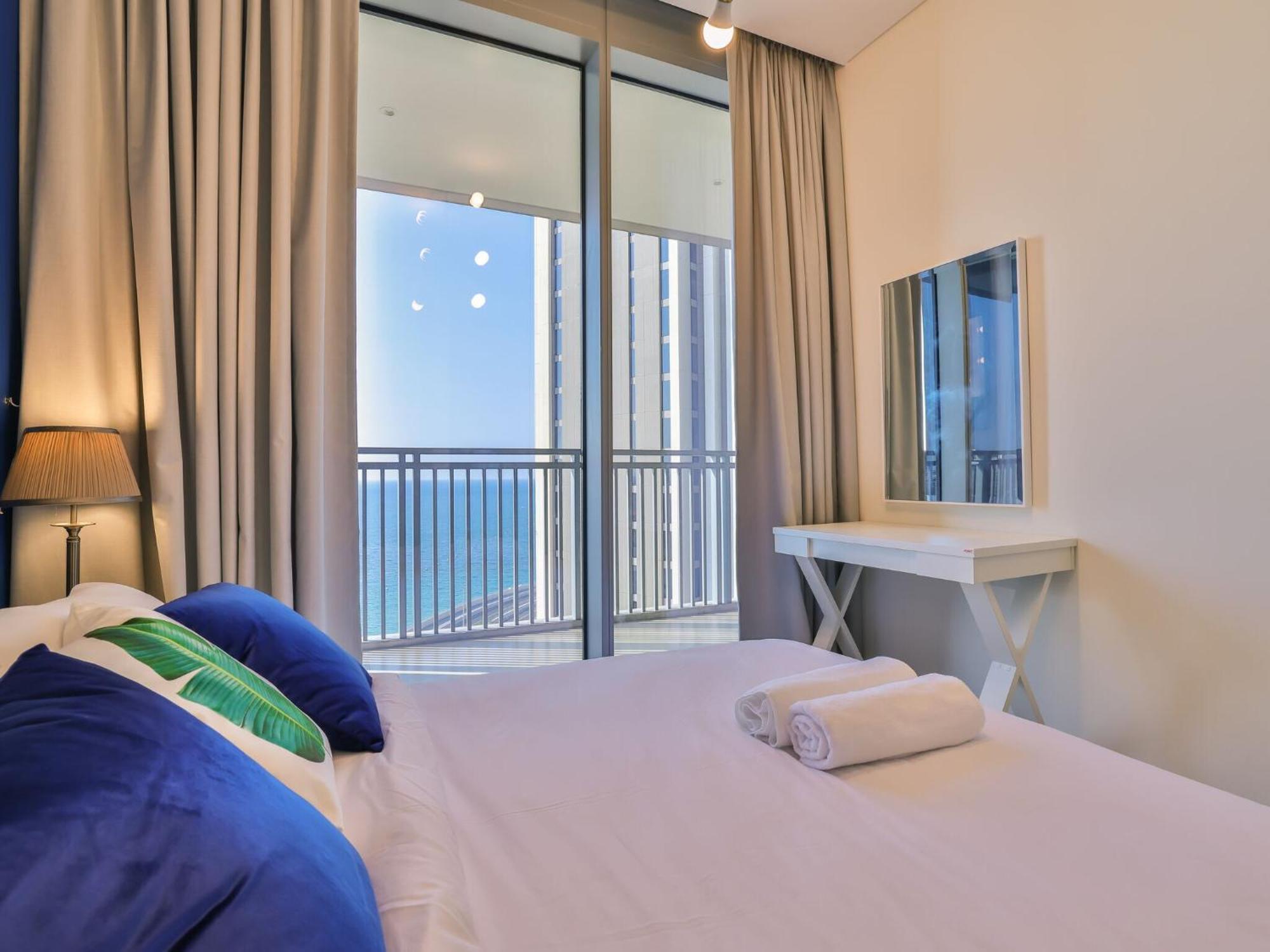 Luxurious Apartments Dubai Marina Views Pool Gym By Sojo Stay Екстериор снимка