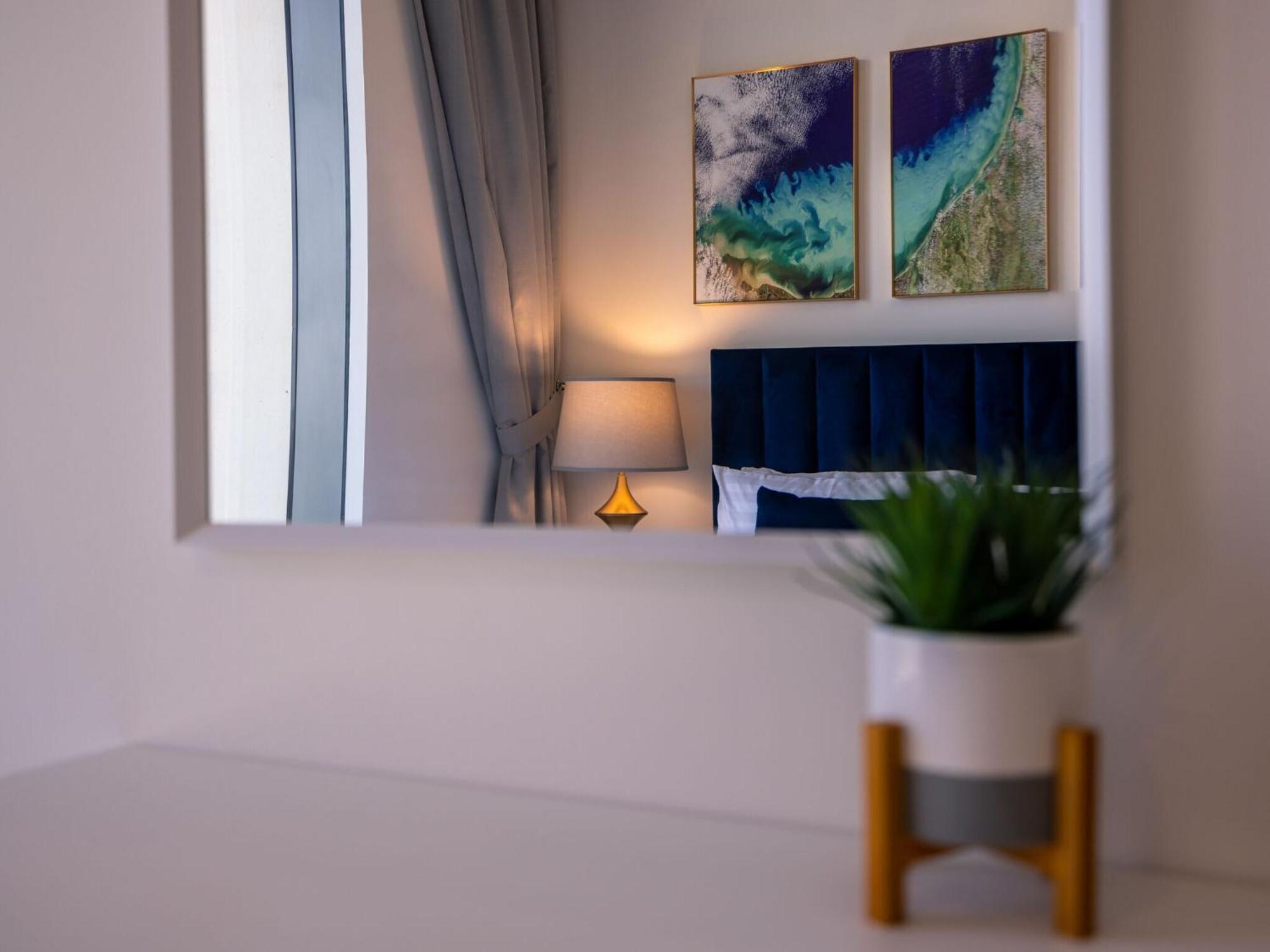Luxurious Apartments Dubai Marina Views Pool Gym By Sojo Stay Екстериор снимка